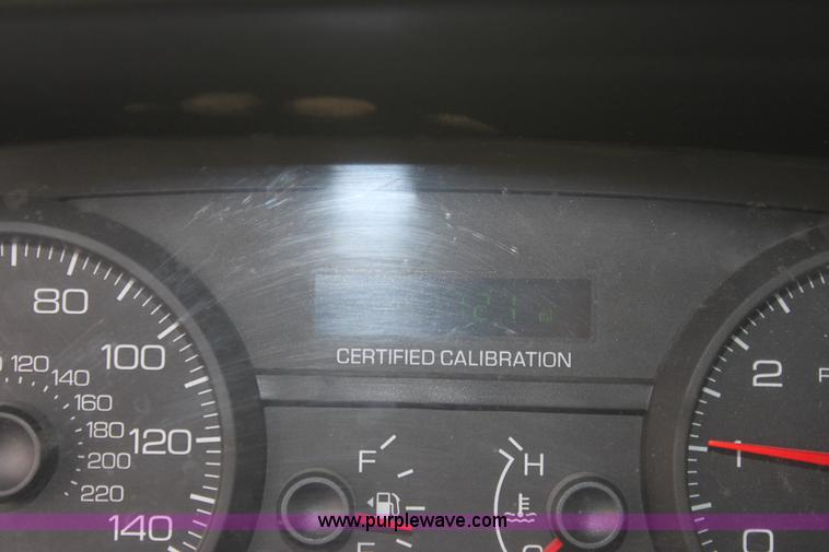 image for item B8660 2006 Ford Crown Victoria Police Interceptor