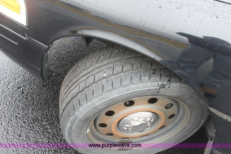 image for item B8660 2006 Ford Crown Victoria Police Interceptor