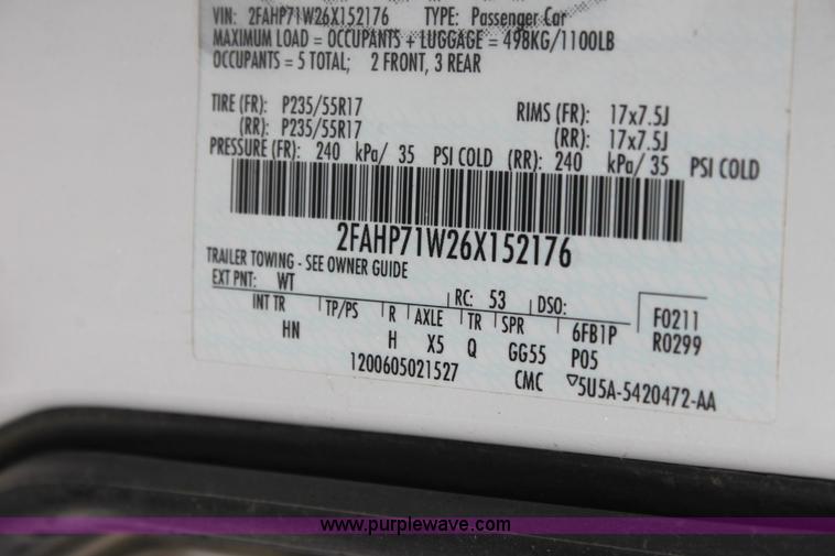 image for item B8660 2006 Ford Crown Victoria Police Interceptor