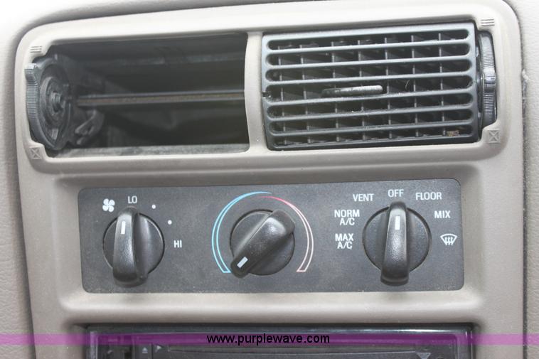 image for item B8733 1999 Ford Mustang