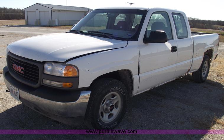 image for item C5886 2002 GMC Sierra 1500 extended cab pickup truck