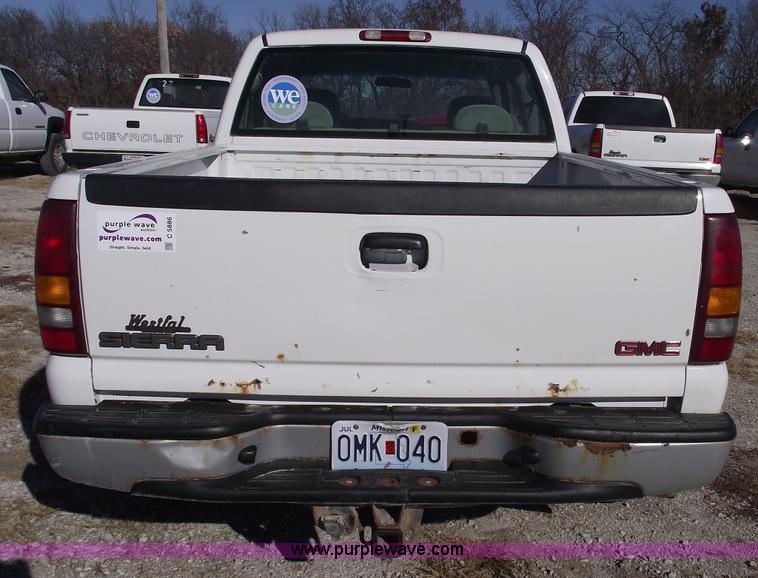 image for item C5886 2002 GMC Sierra 1500 extended cab pickup truck