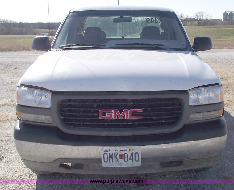 image for item C5886 2002 GMC Sierra 1500 extended cab pickup truck