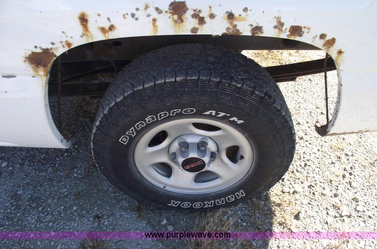 image for item C5886 2002 GMC Sierra 1500 extended cab pickup truck