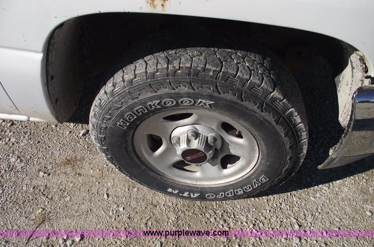 image for item C5886 2002 GMC Sierra 1500 extended cab pickup truck