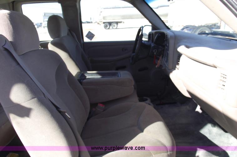 image for item C5886 2002 GMC Sierra 1500 extended cab pickup truck