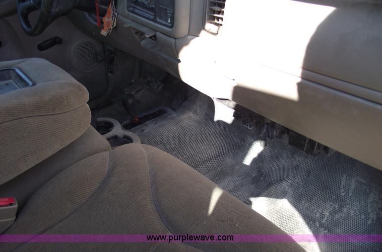 image for item C5886 2002 GMC Sierra 1500 extended cab pickup truck