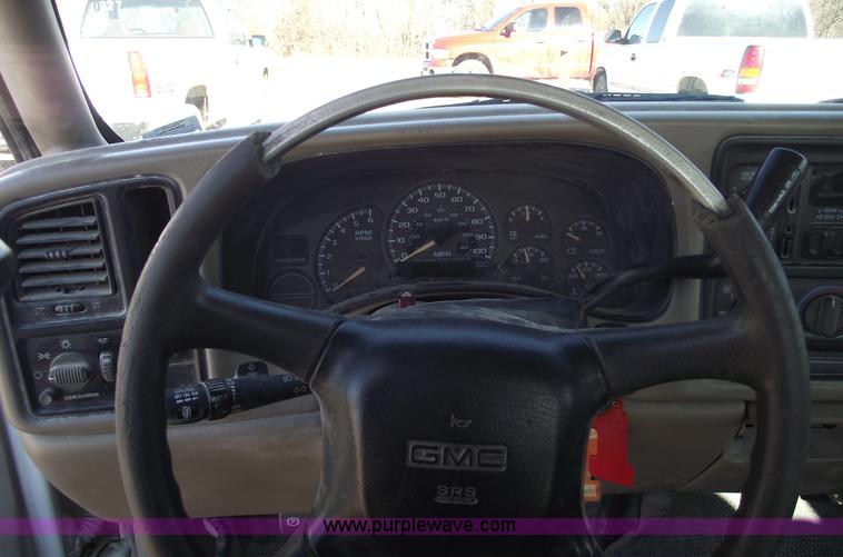 image for item C5886 2002 GMC Sierra 1500 extended cab pickup truck