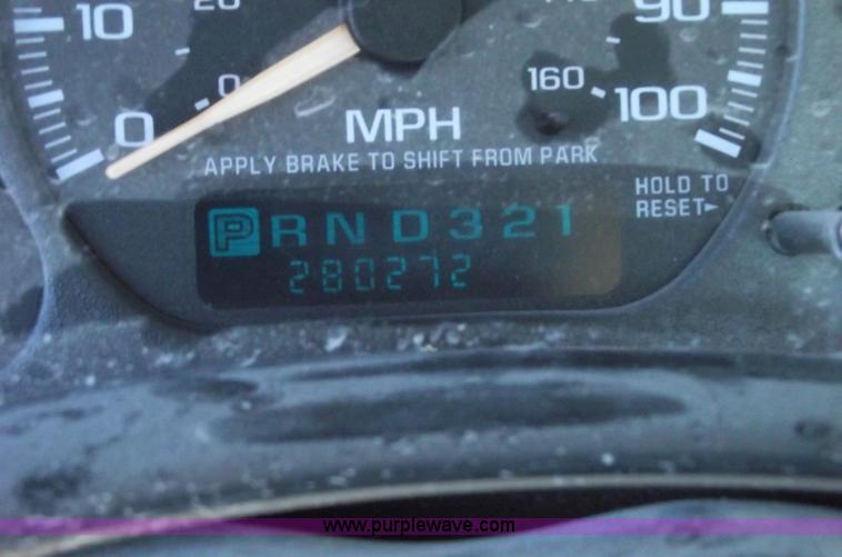 image for item C5886 2002 GMC Sierra 1500 extended cab pickup truck