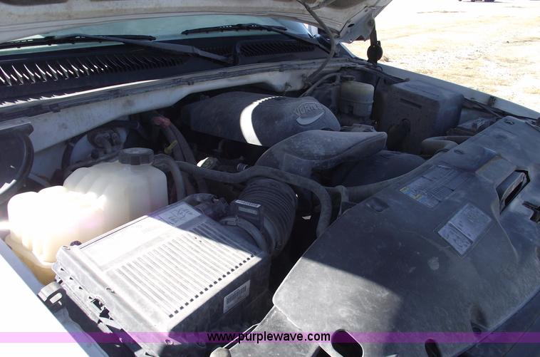 image for item C5886 2002 GMC Sierra 1500 extended cab pickup truck