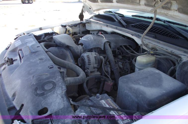 image for item C5886 2002 GMC Sierra 1500 extended cab pickup truck