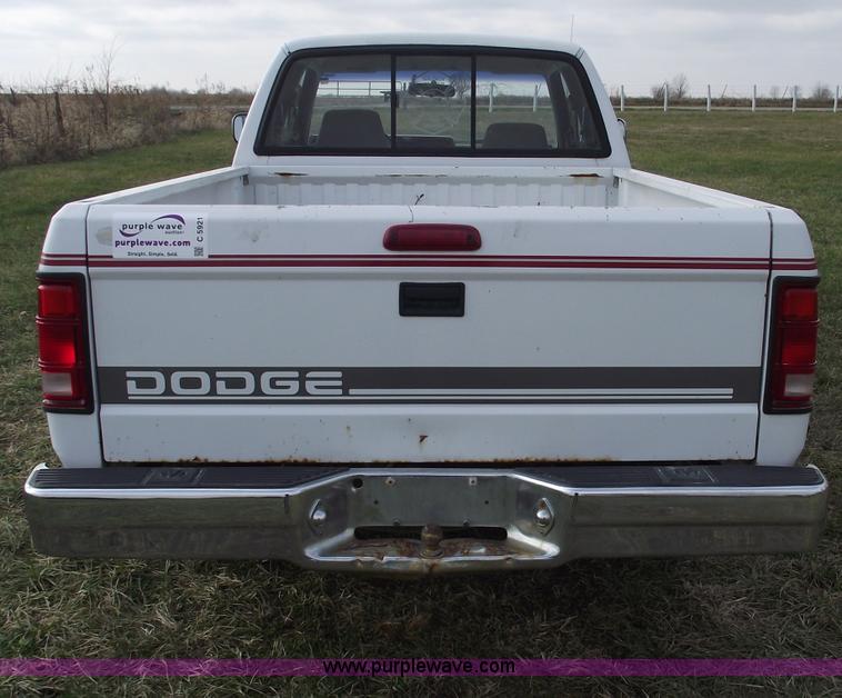 image for item C5921 1995 Dodge Dakota SLT club cab pickup truck