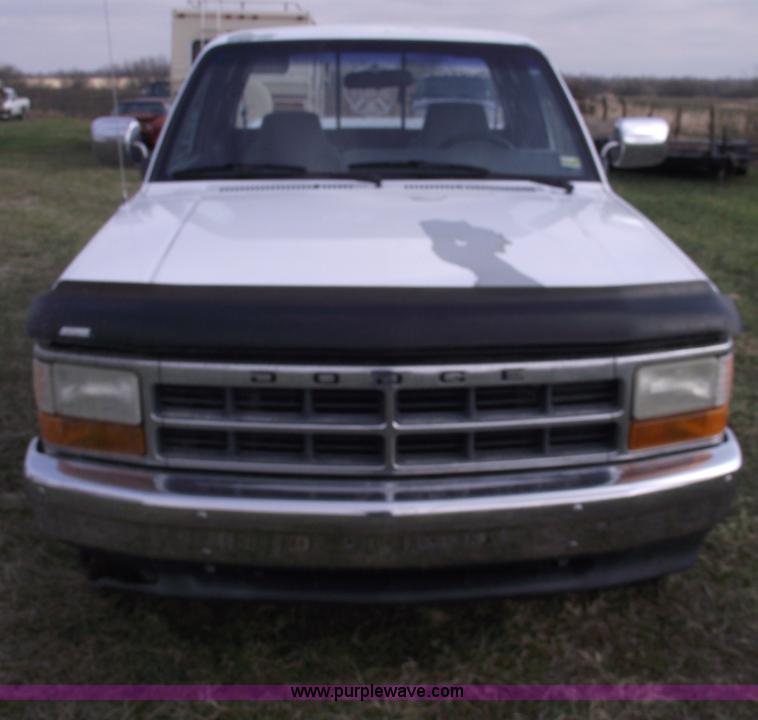 image for item C5921 1995 Dodge Dakota SLT club cab pickup truck