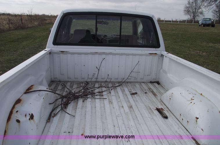 image for item C5921 1995 Dodge Dakota SLT club cab pickup truck