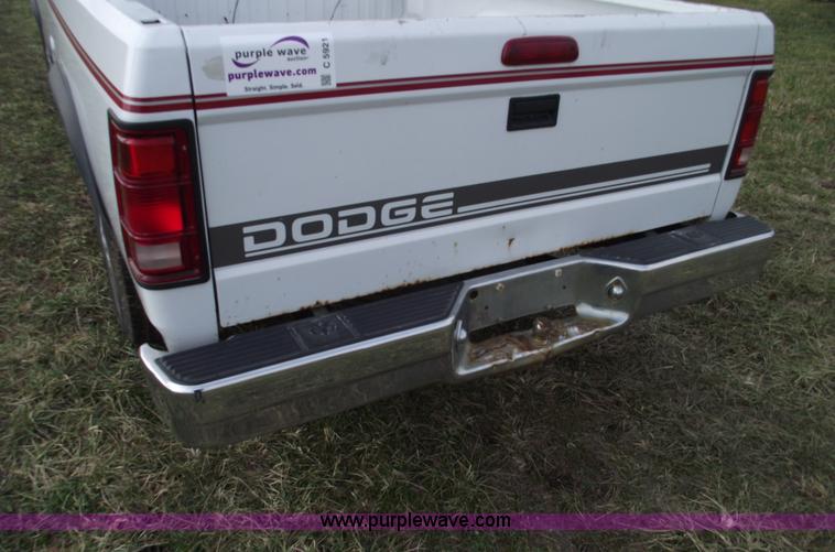 image for item C5921 1995 Dodge Dakota SLT club cab pickup truck