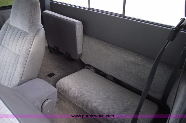 image for item C5921 1995 Dodge Dakota SLT club cab pickup truck