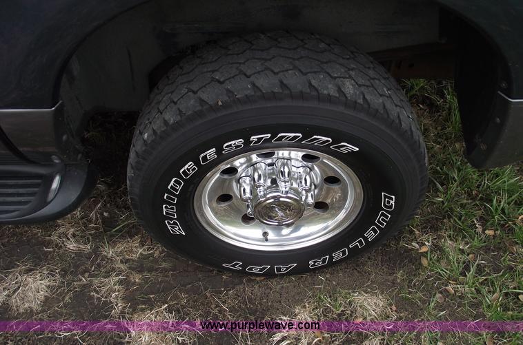 image for item C5942 2002 Ford Excursion XLT SUV