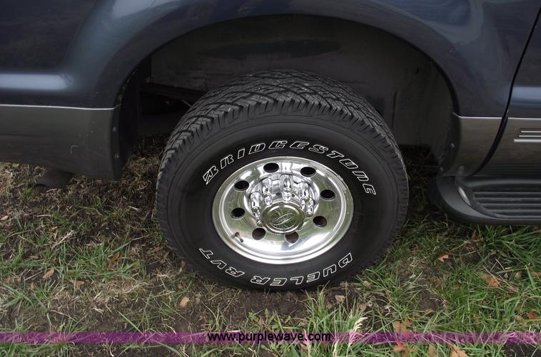 image for item C5942 2002 Ford Excursion XLT SUV