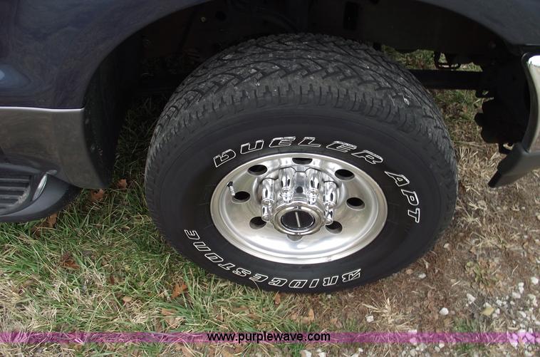 image for item C5942 2002 Ford Excursion XLT SUV