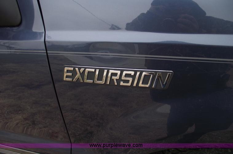 image for item C5942 2002 Ford Excursion XLT SUV