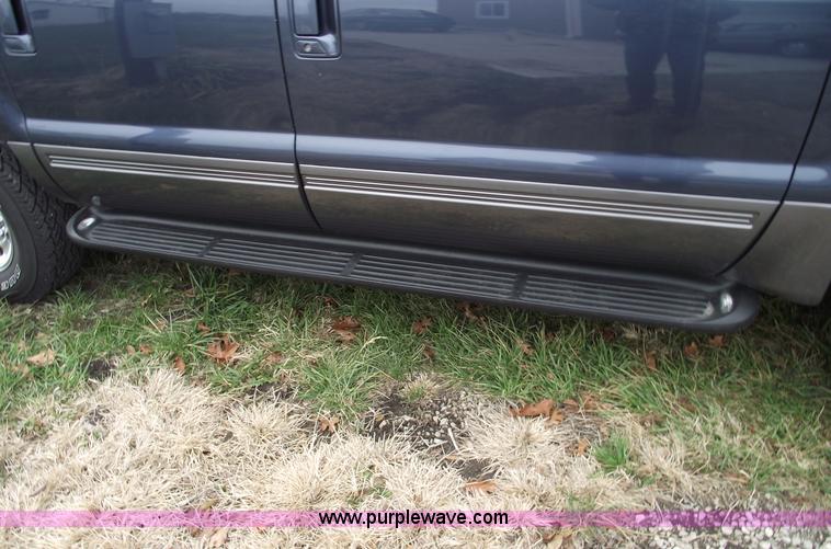 image for item C5942 2002 Ford Excursion XLT SUV