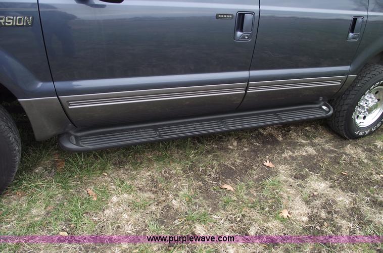 image for item C5942 2002 Ford Excursion XLT SUV