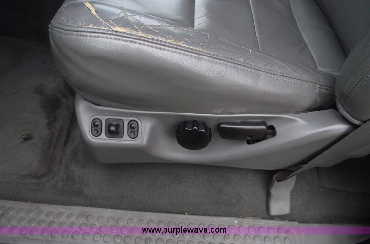 image for item C5942 2002 Ford Excursion XLT SUV