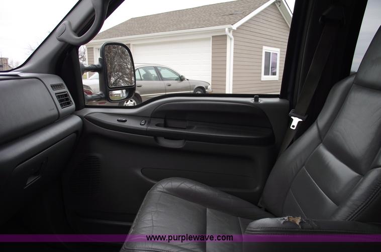 image for item C5942 2002 Ford Excursion XLT SUV