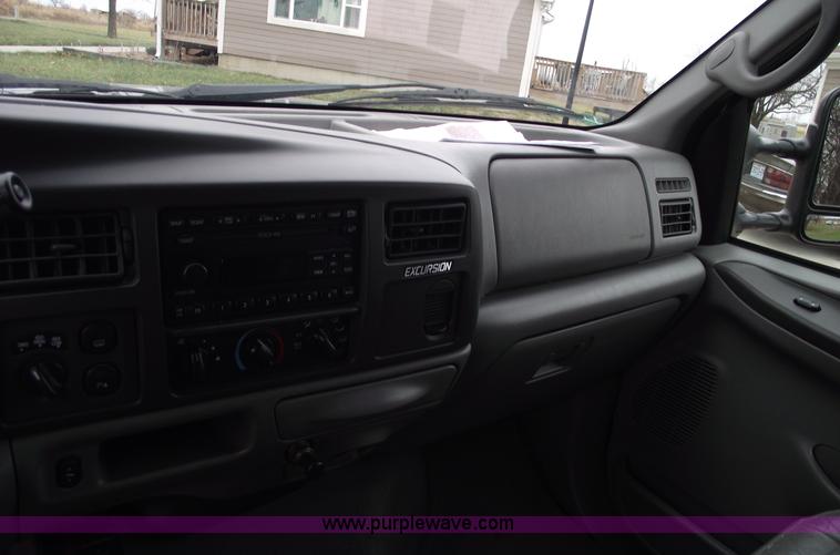 image for item C5942 2002 Ford Excursion XLT SUV