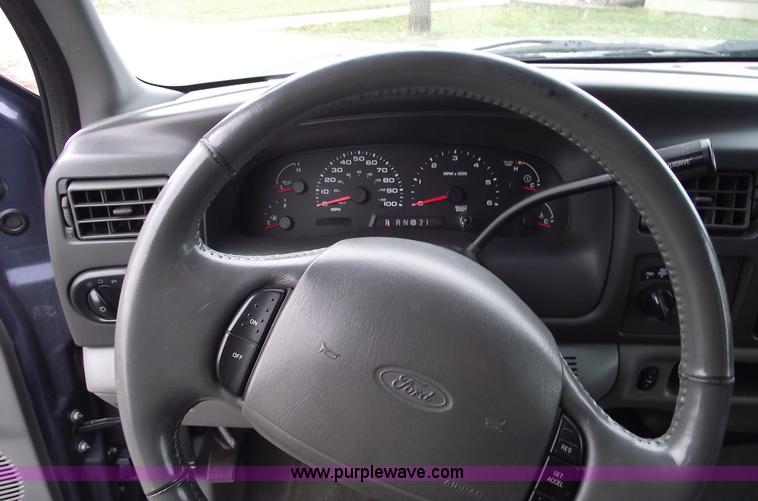 image for item C5942 2002 Ford Excursion XLT SUV