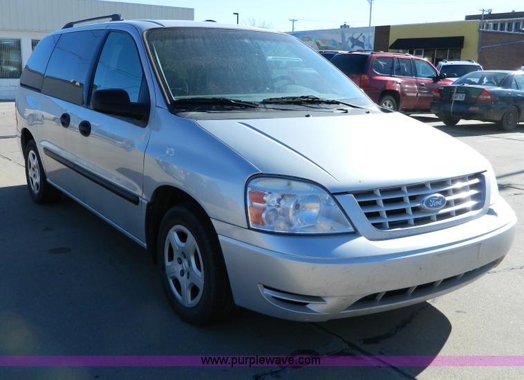 image for item D8522 2007 Ford Freestar SE mini van
