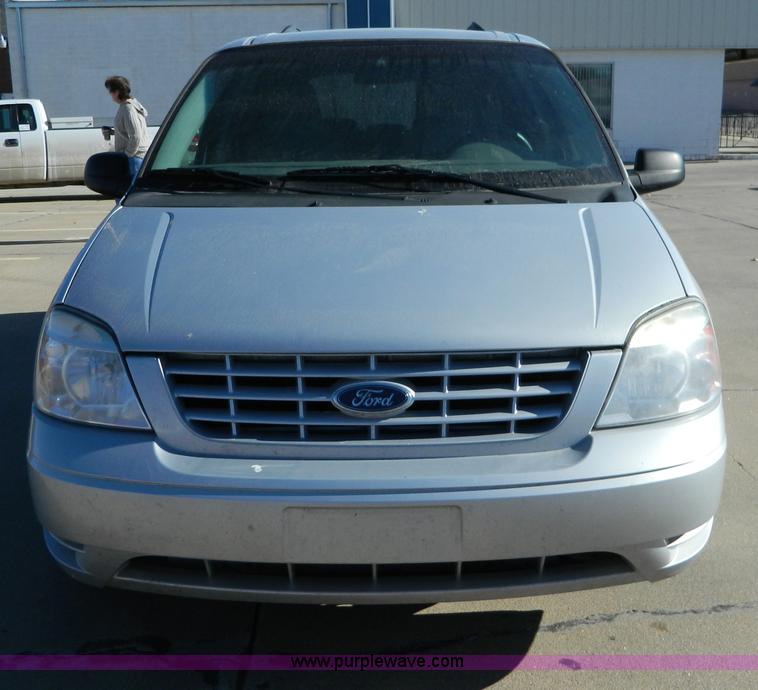 image for item D8522 2007 Ford Freestar SE mini van
