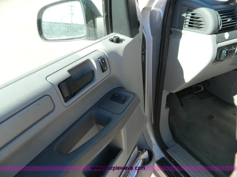 image for item D8522 2007 Ford Freestar SE mini van