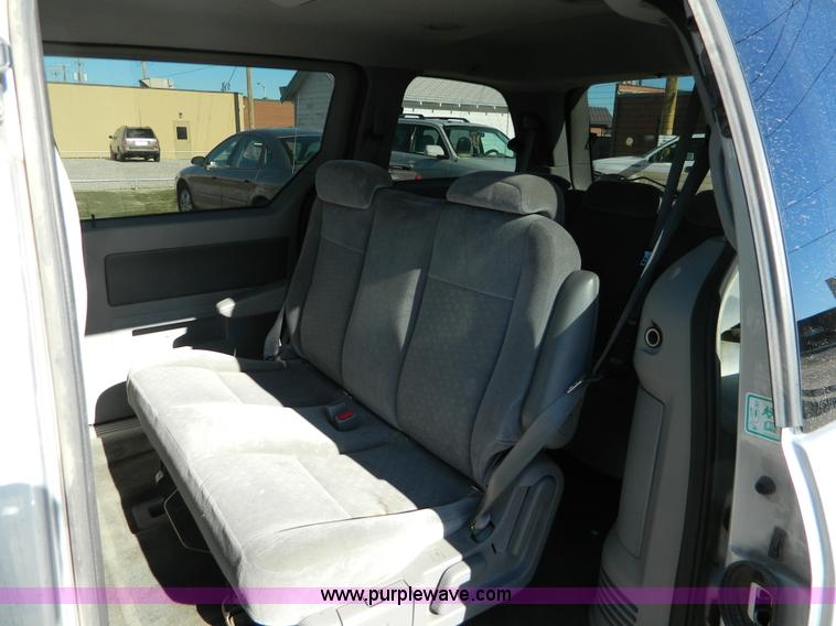 image for item D8522 2007 Ford Freestar SE mini van