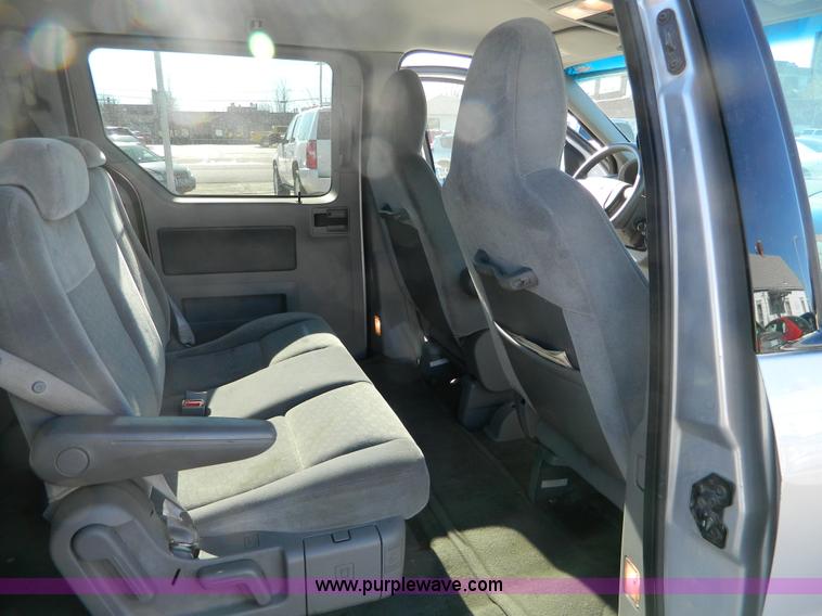 image for item D8522 2007 Ford Freestar SE mini van