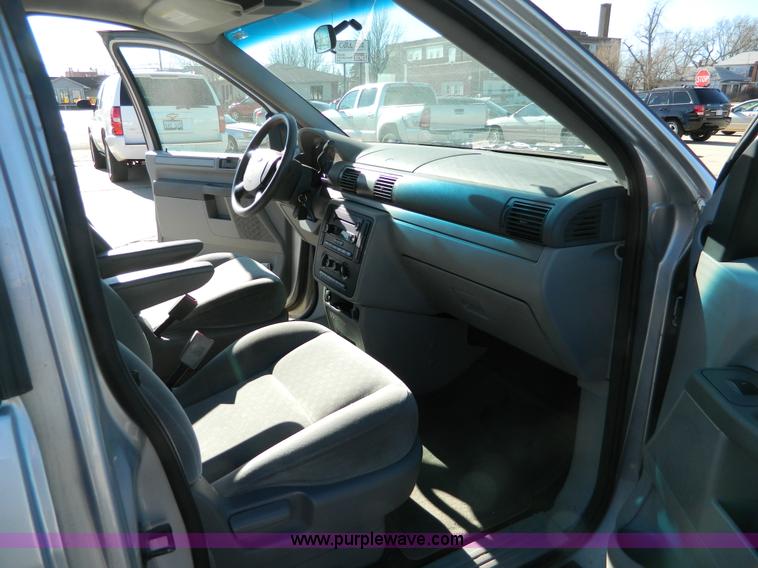 image for item D8522 2007 Ford Freestar SE mini van