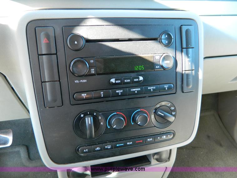 image for item D8522 2007 Ford Freestar SE mini van