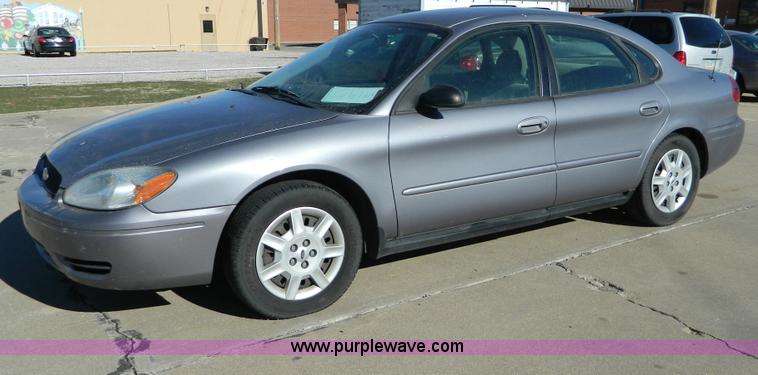 image for item D8523 2007 Ford Taurus SE