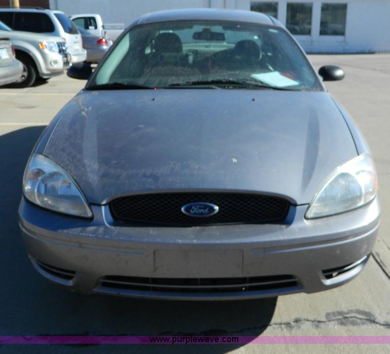 image for item D8523 2007 Ford Taurus SE