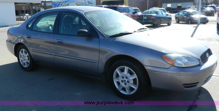 image for item D8523 2007 Ford Taurus SE
