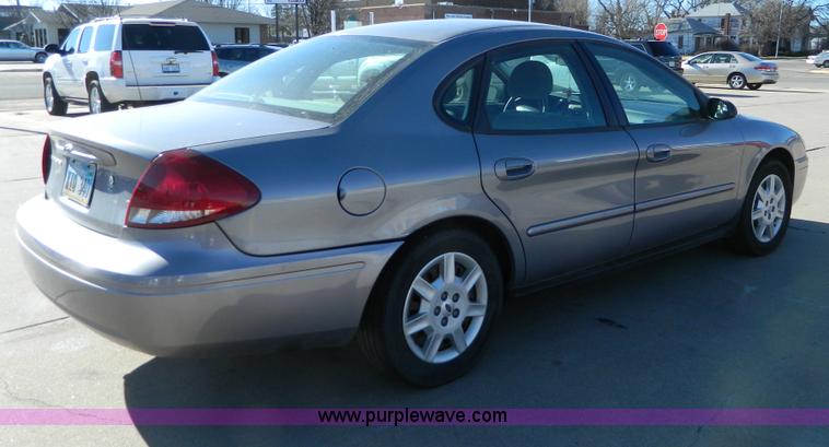 image for item D8523 2007 Ford Taurus SE