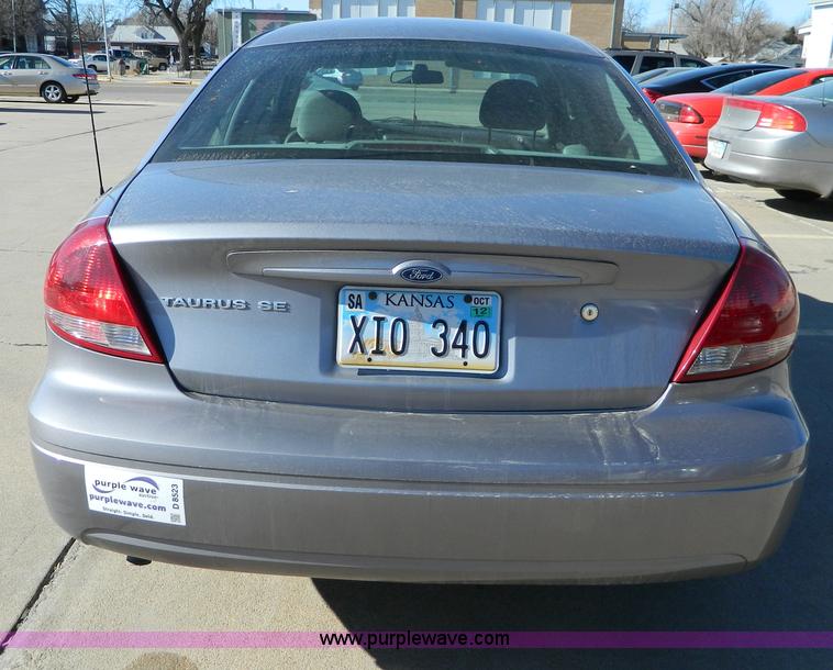 image for item D8523 2007 Ford Taurus SE
