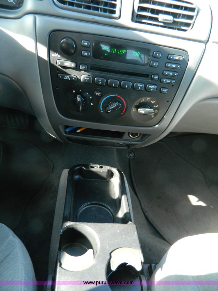 image for item D8523 2007 Ford Taurus SE