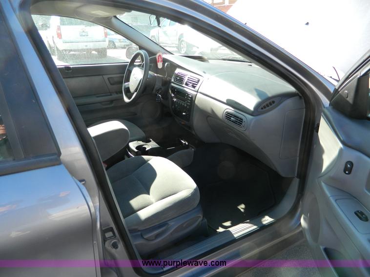 image for item D8523 2007 Ford Taurus SE