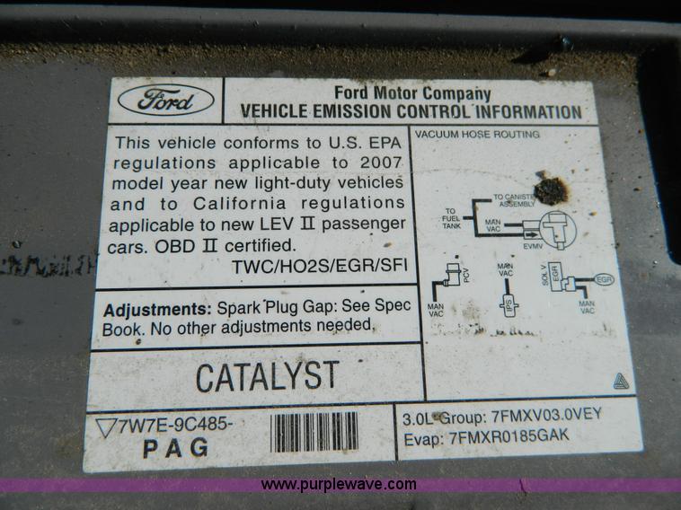image for item D8523 2007 Ford Taurus SE