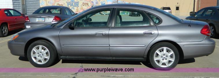 image for item D8524 2007 Ford Taurus SE