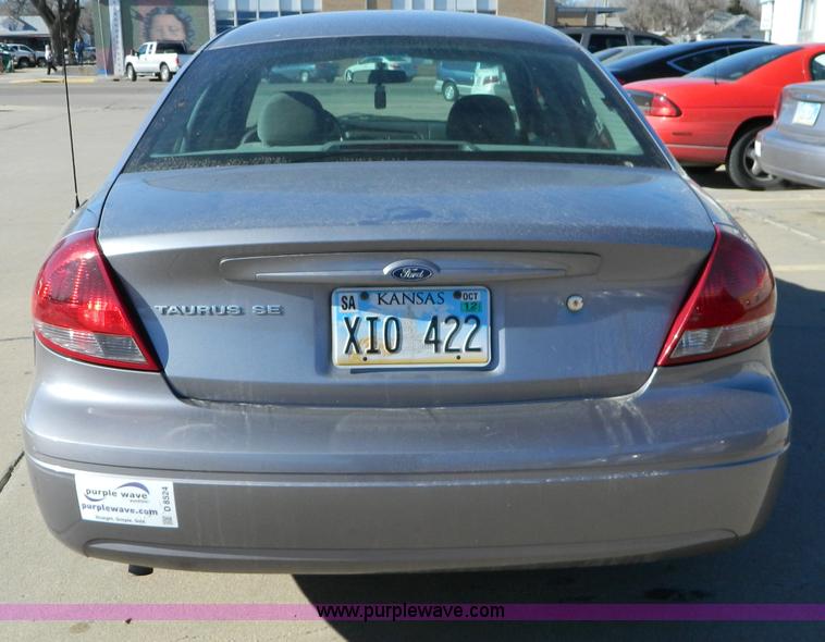 image for item D8524 2007 Ford Taurus SE