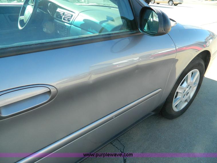 image for item D8524 2007 Ford Taurus SE