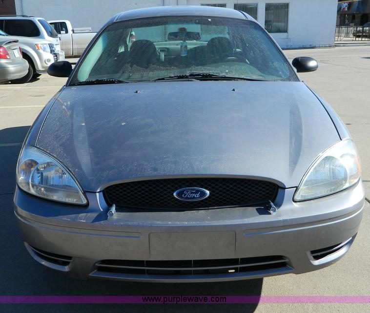 image for item D8524 2007 Ford Taurus SE