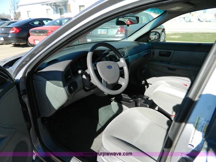 image for item D8524 2007 Ford Taurus SE